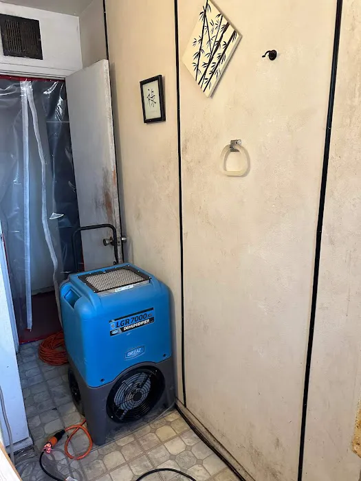 CA RESTORATION LLC Picture 1