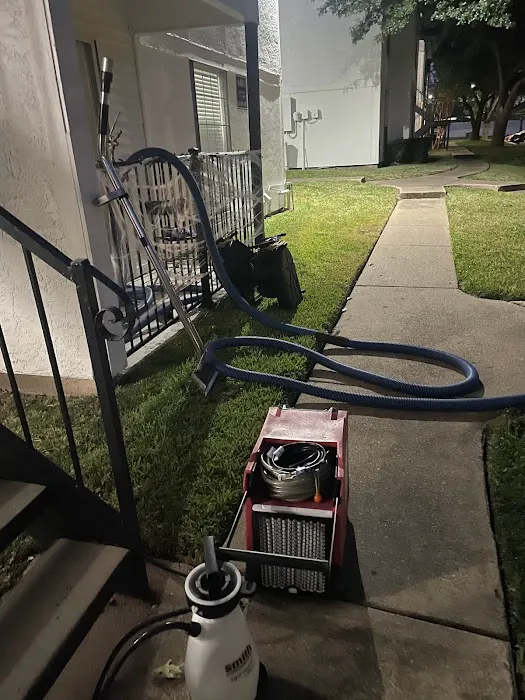 Best Carpet & Restoration Picture 3