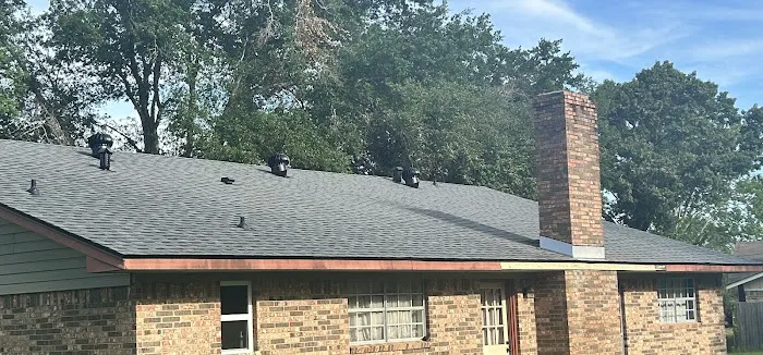 A to Z Roofing and Construction Picture 1