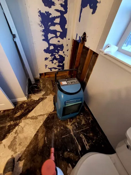 IN & OUT Water Damage Restoration Services Picture 7