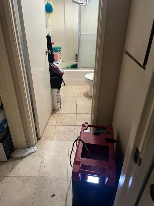 24/7 Emergency Water Damage Picture 1