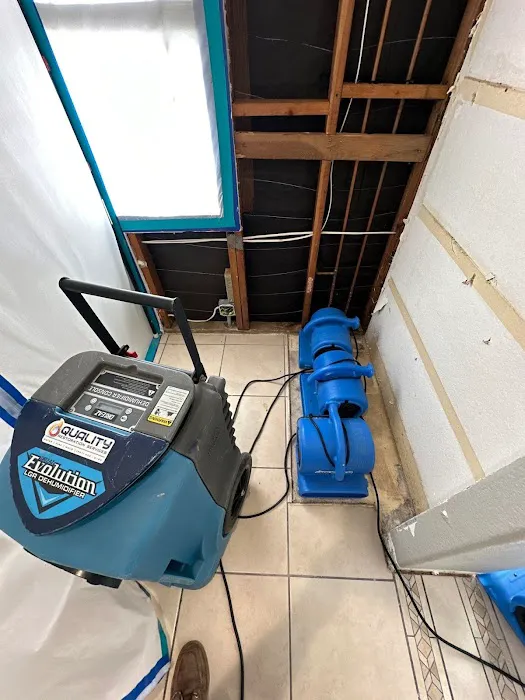 24/7 WATER DAMAGE AND RESTORATION, LLC Picture 3