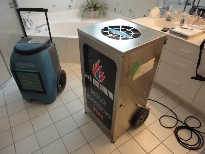 J & R Restoration Services Picture 5