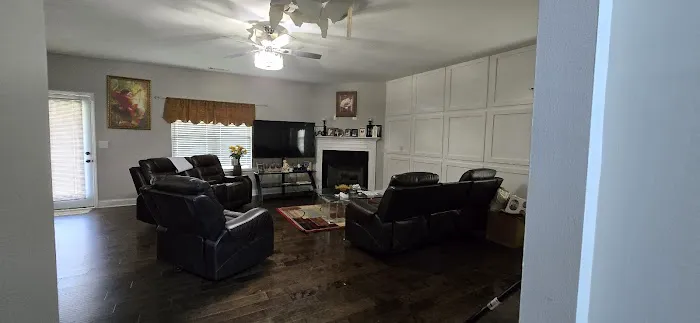 Husky Restorations LLC Picture 1