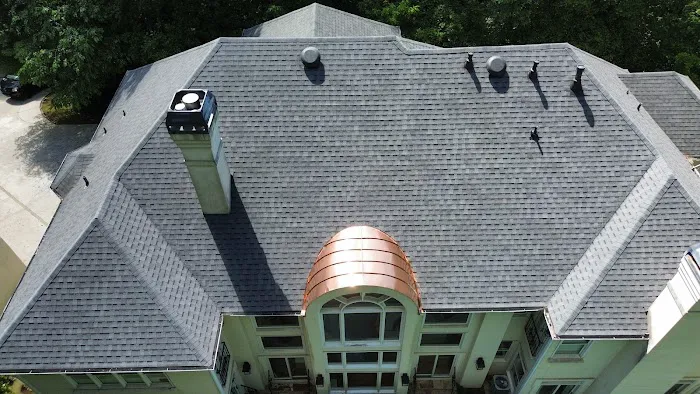 Mr. Roof and Restoration Picture 3