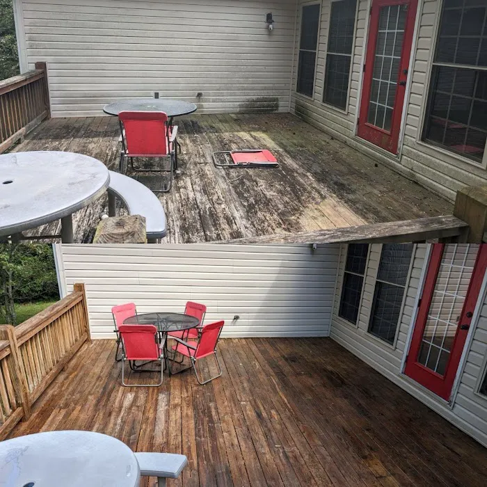 B & D Pressure Washing + Janitorial Services Picture 2