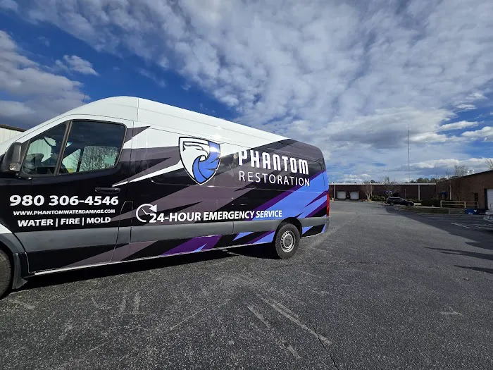 Phantom Water Damage & Restoration Picture 2