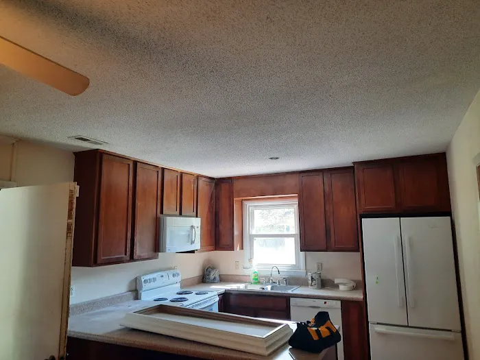 Your Handyman over 33yrs in business. Picture 6