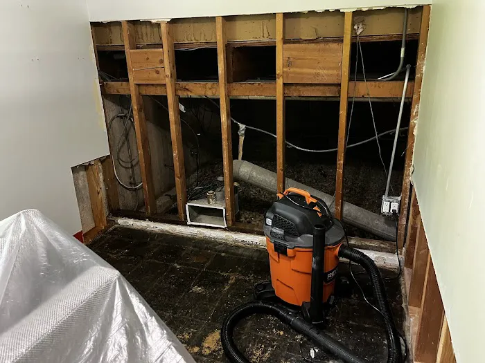 Redefined Restoration - Chicago Water Damage Service Picture 4
