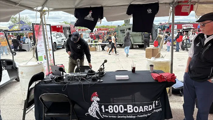 1-800 BoardUp of Lake Bluff Picture 4