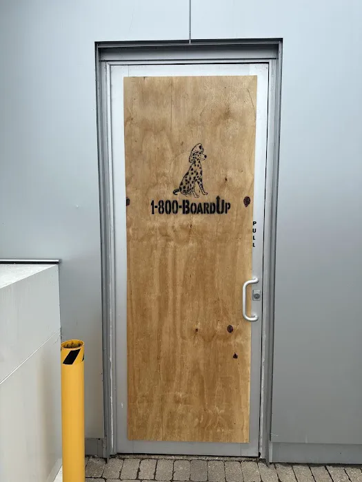 1-800 BoardUp of Lake Bluff Picture 2