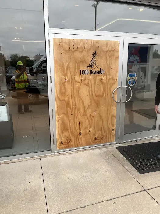 1-800 BoardUp of Lake Bluff Picture 8