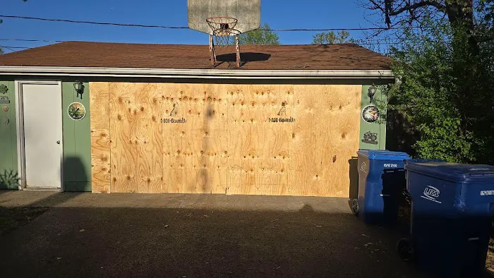 1-800 BoardUp of Lake Bluff Picture 9