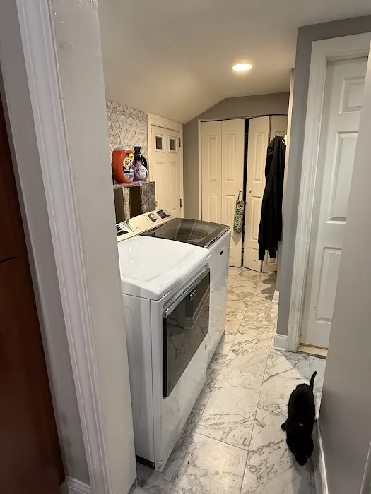 Pleasant Valley Building Picture 1