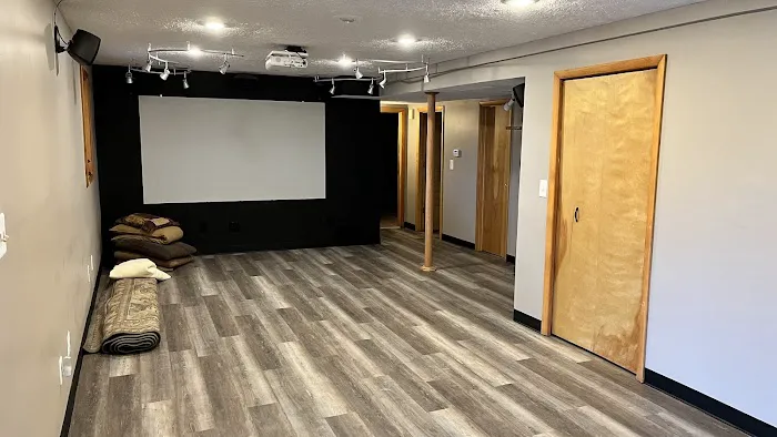 Pleasant Valley Building Picture 4