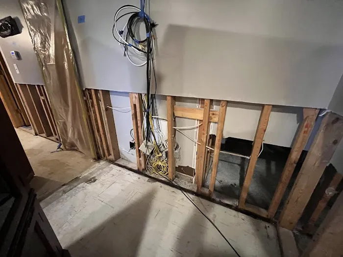 Pleasant Valley Building Picture 2