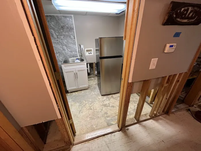 Pleasant Valley Building Picture 7