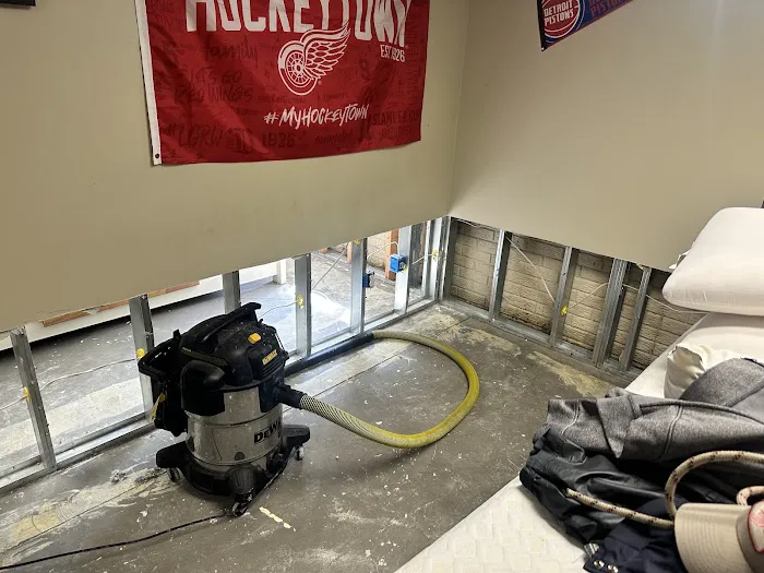 911 of Metro Detroit East Picture 6