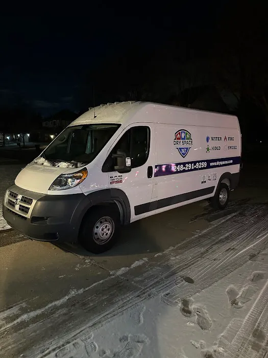 DRY SPACE PROPERTY RESTORATION & EQUIPMENT RENTAL Picture 4