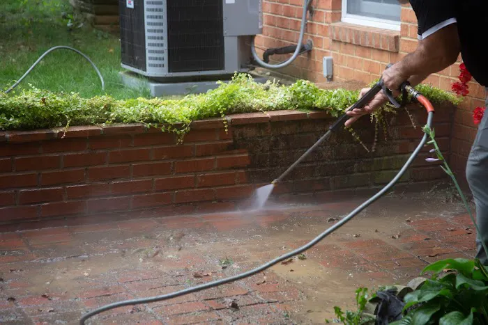 Surratt's Window Cleaning & Painting Picture 1