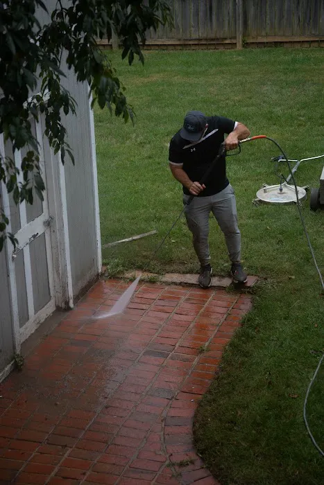 Surratt's Window Cleaning & Painting Picture 2