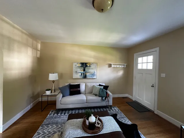 EVEREST’S PAINTING & SONS LLC Picture 2