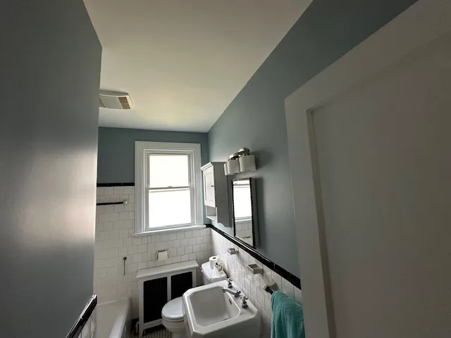 EVEREST’S PAINTING & SONS LLC Picture 1