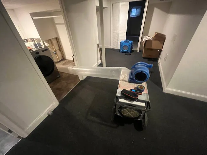 Advantage Mold Experts Picture 2