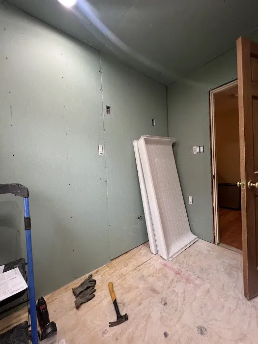 I Know a Guy Picture 5