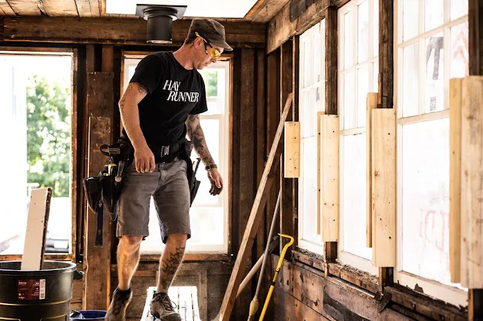 Hay Runner Picture 9