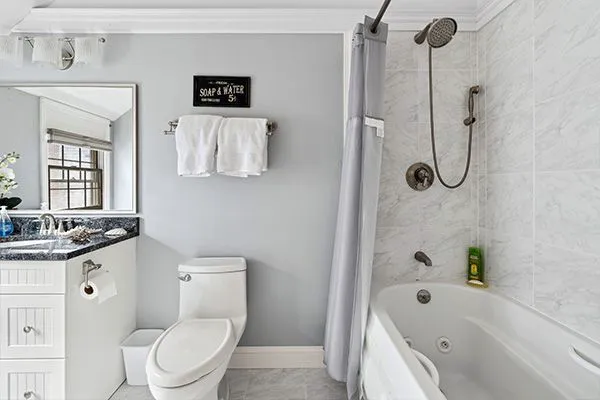 Hickory Harbor Homes Picture 5