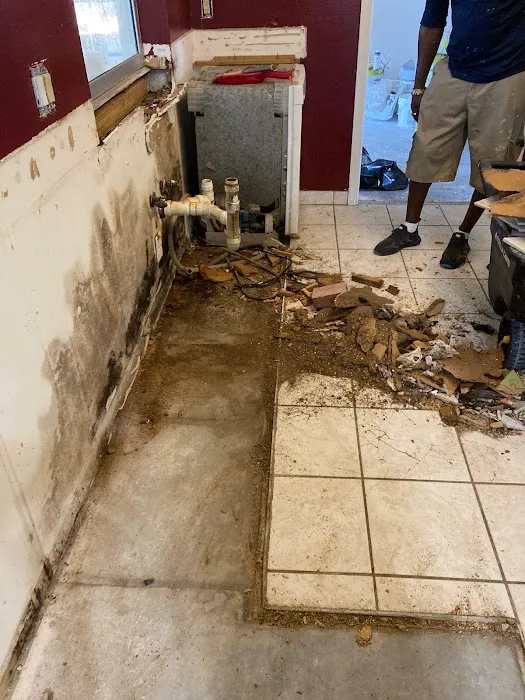 Water Damage Cleanup Team Picture 10