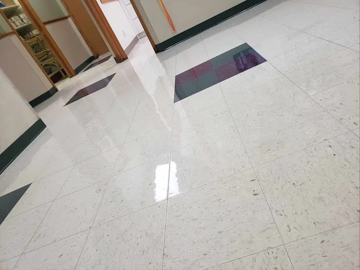 Big Red's Guaranteed Clean Picture 1