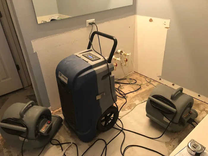 Industry Icon Cleaning & Resoration Inc Picture 3