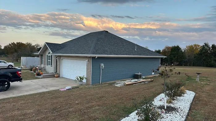 SRA Roofing & Gutters Picture 7