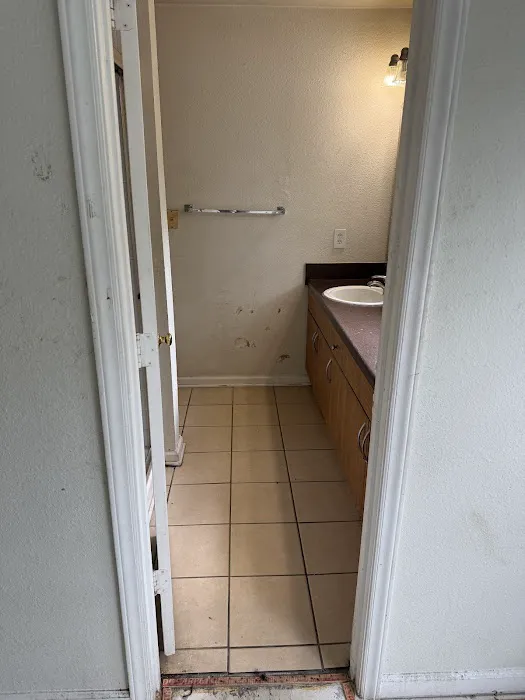 Econ Biohazard Services Picture 8