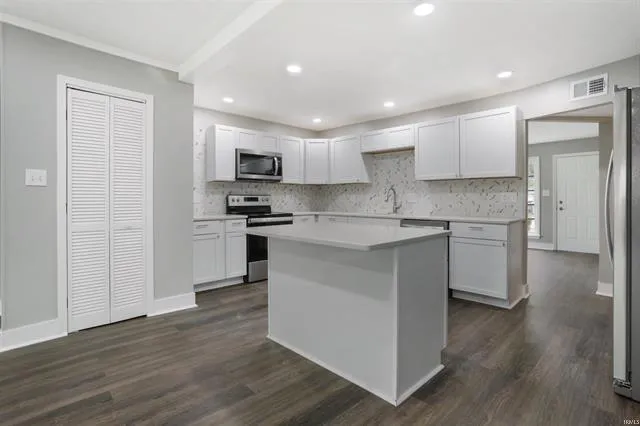 UPRIGHT CONSTRUCTION Picture 6