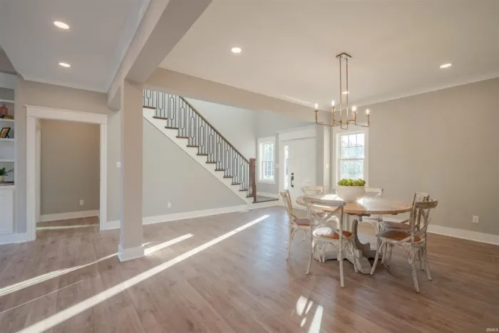 UPRIGHT CONSTRUCTION Picture 7