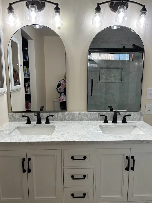 An Extra Hand Picture 1