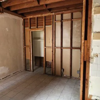 One Hat Restoration & Board Up Picture 9