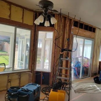 One Hat Restoration & Board Up Picture 8