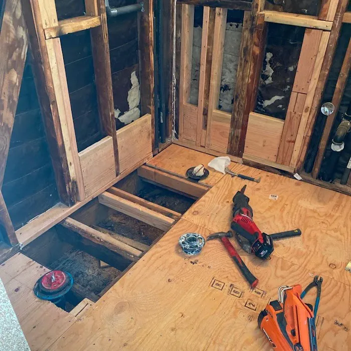 One Hat Restoration & Board Up Picture 3