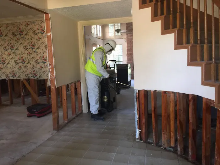 24/7 Water Damage Restoration Service Picture 6