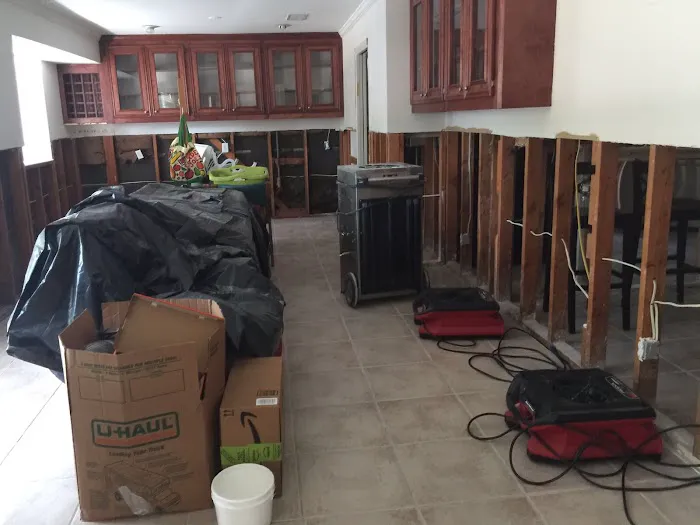 24/7 Water Damage Restoration Service Picture 5