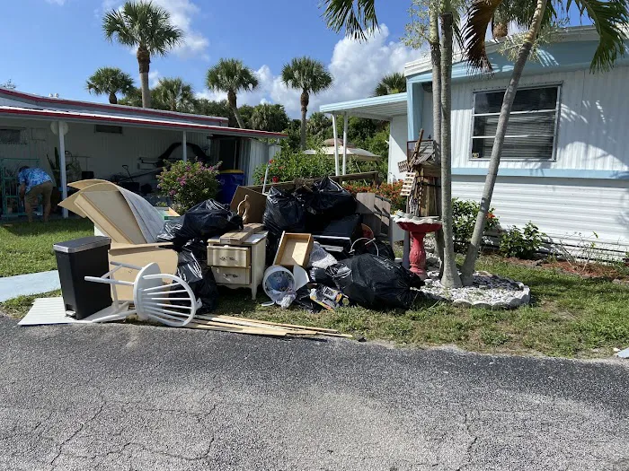 Florida Emergency Cleaning, LLC (Mold, Water, Fire, Biohazard / Hazmat Cleaning) Picture 3