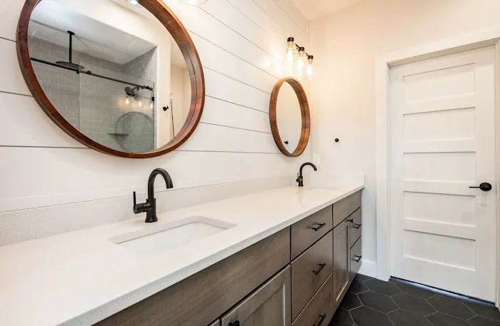 Henry's Painting & Contracting of Cedar Rapids Picture 1