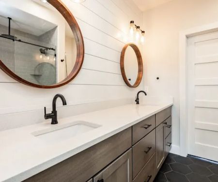 Henry's Painting & Contracting of Cedar Rapids