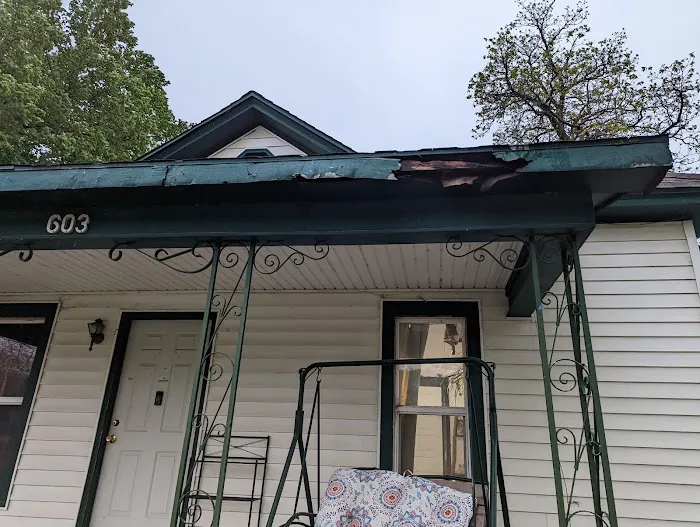 Helping Hands Home Maintenance Picture 4