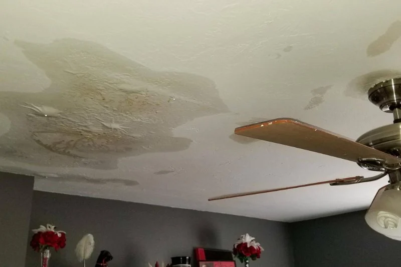 How to Handle Water Damage from Roof Leaks During Rainstorms: A Comprehensive Guide