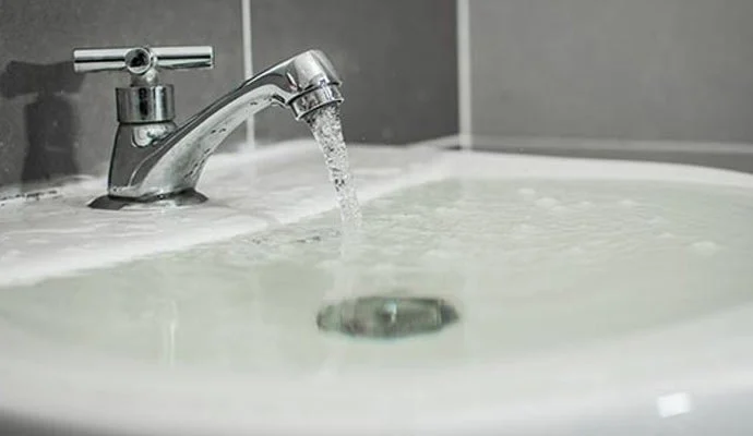How to Deal with Water Damage from an Overflowing Sink or Bathtub